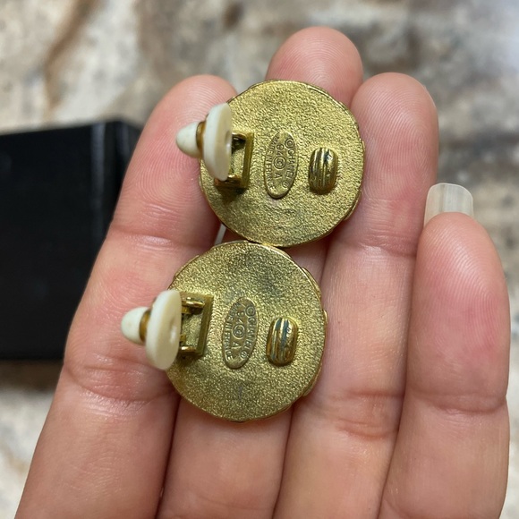 Authentic Vintage CHANEL Gold Plated CC Logos Round  Clip Earrings - Picture 6 of 16